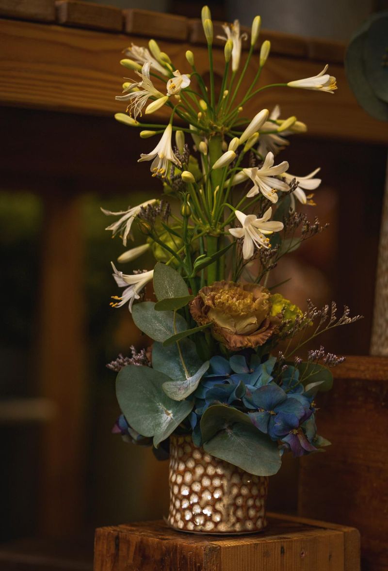 composition de fleurs avec hortensia et rose