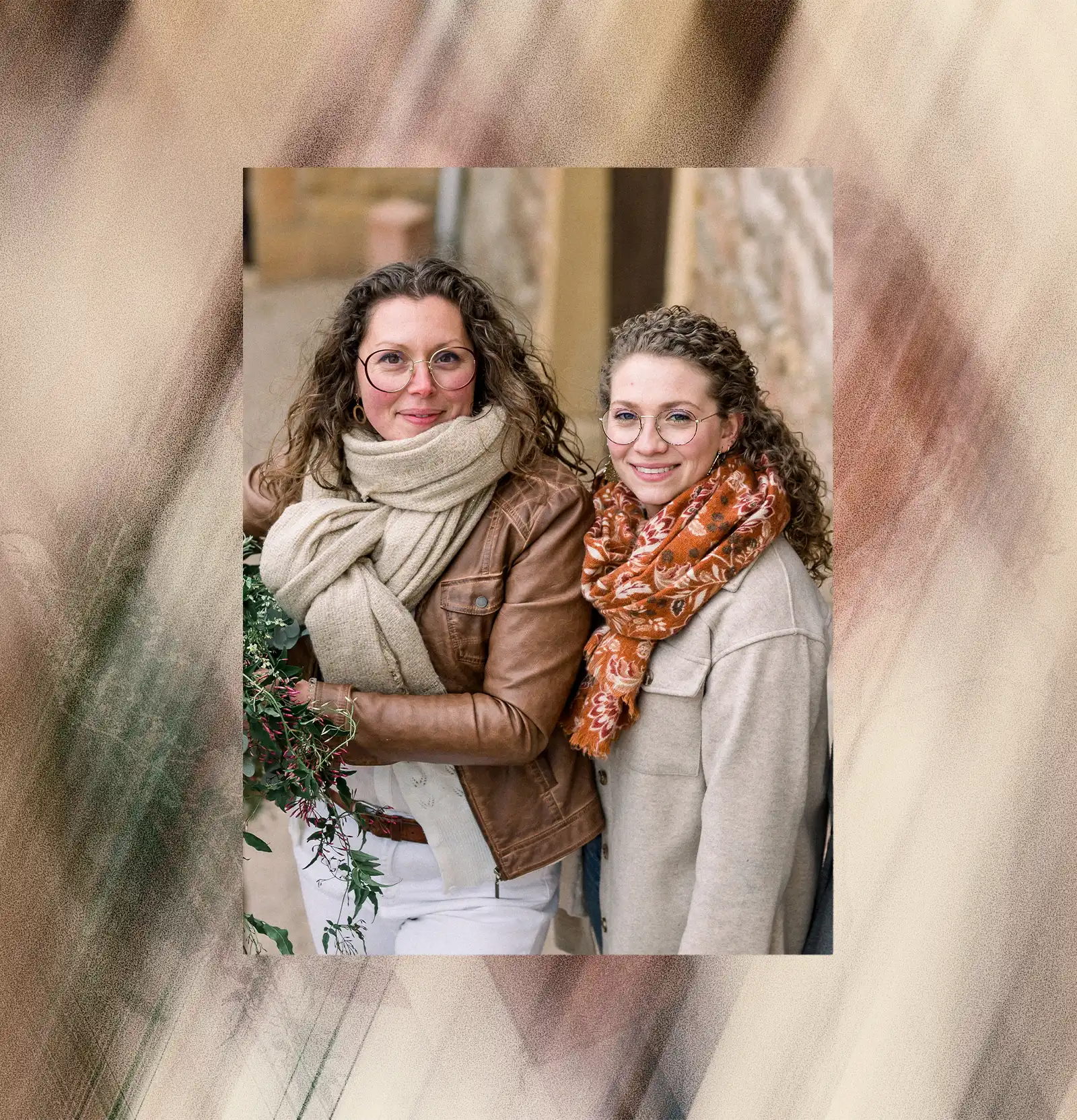 Les deux fondatrices de symbiose fleuriste, Angéline et Elsa